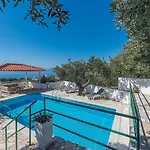 Apartment Glavina With Heated Pool