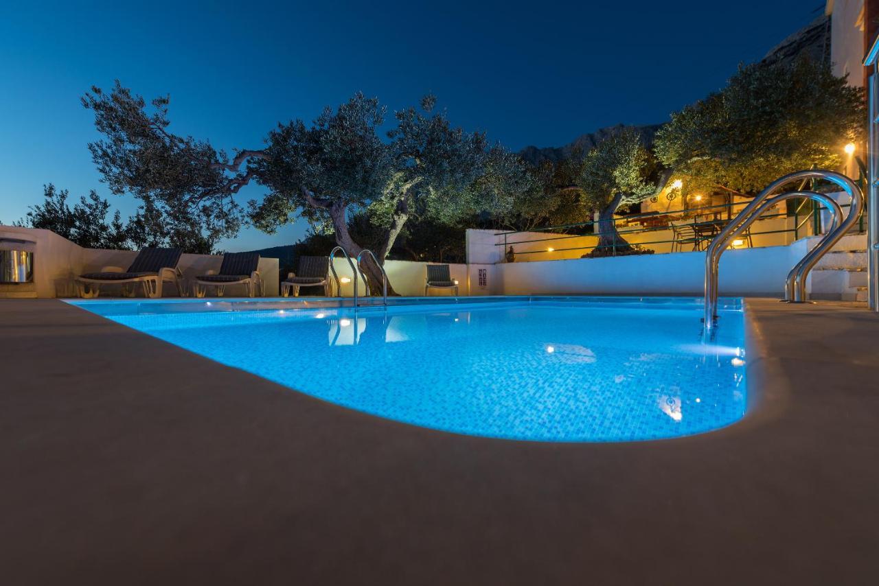 Glavina With Heated Pool Makarska
